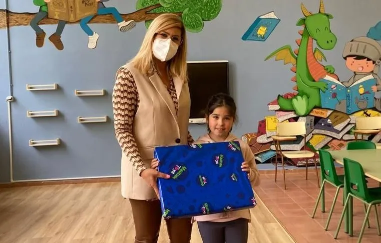 Foto 3 - Entregados los premios del concurso de dibujo &lsquo;Mam&aacute; trabajadora&rsquo;