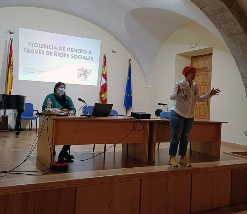 Alumnos de la ciudad reciben consejos para detectar la violencia de género   en las redes sociales