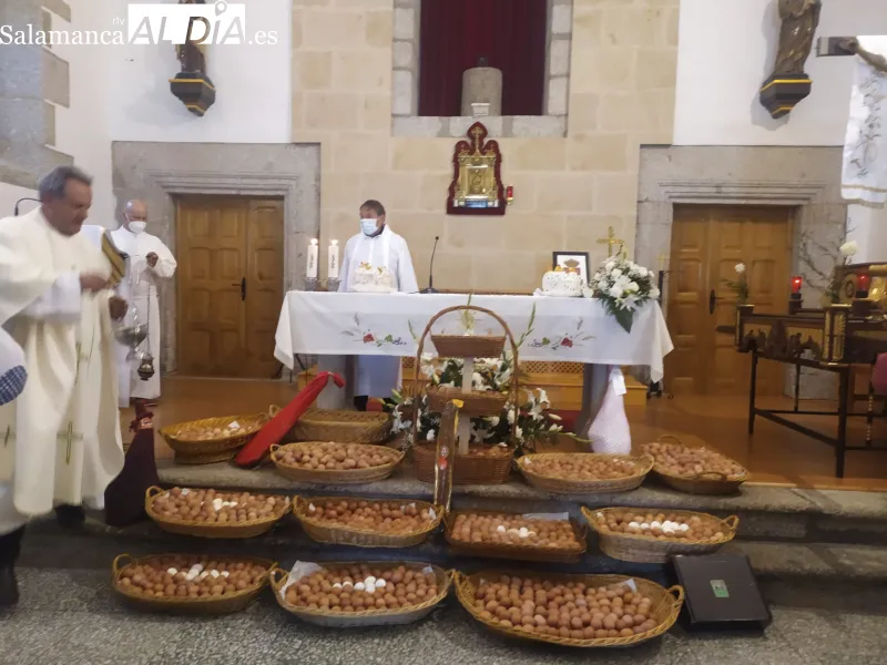 Tradicional subasta de los huevos del Cristo de Fuenterroble de Salvatierra - Kiko Robles