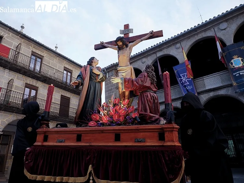 Foto 18 - El &lsquo;Santo Entierro&rsquo; engalana B&eacute;jar y muestra su riqueza art&iacute;stica &uacute;nica