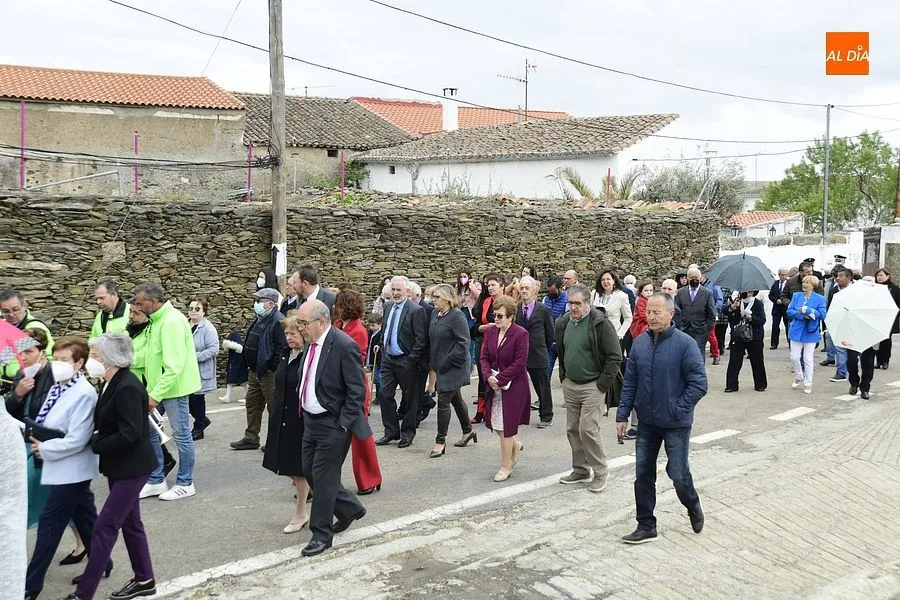 Numerosos devotos acompañan al Cristo de la Exaltación en Gallegos de Argañán/ Rep. Gráfico: Adrián M. Pastor