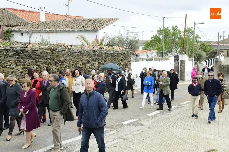 Numerosos devotos acompañan al Cristo de la Exaltación en Gallegos de Argañán/ Rep. Gráfico: Adrián M. Pastor