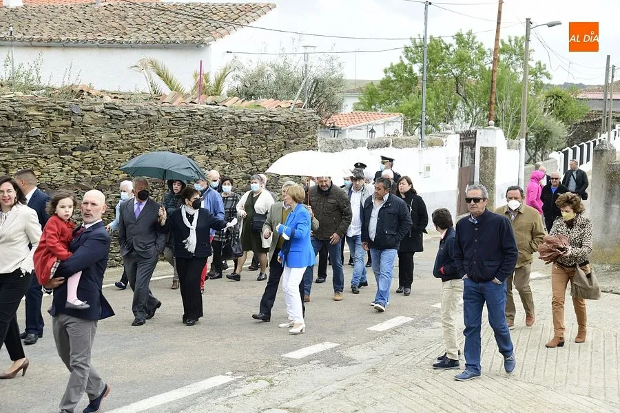 Numerosos devotos acompañan al Cristo de la Exaltación en Gallegos de Argañán/ Rep. Gráfico: Adrián M. Pastor