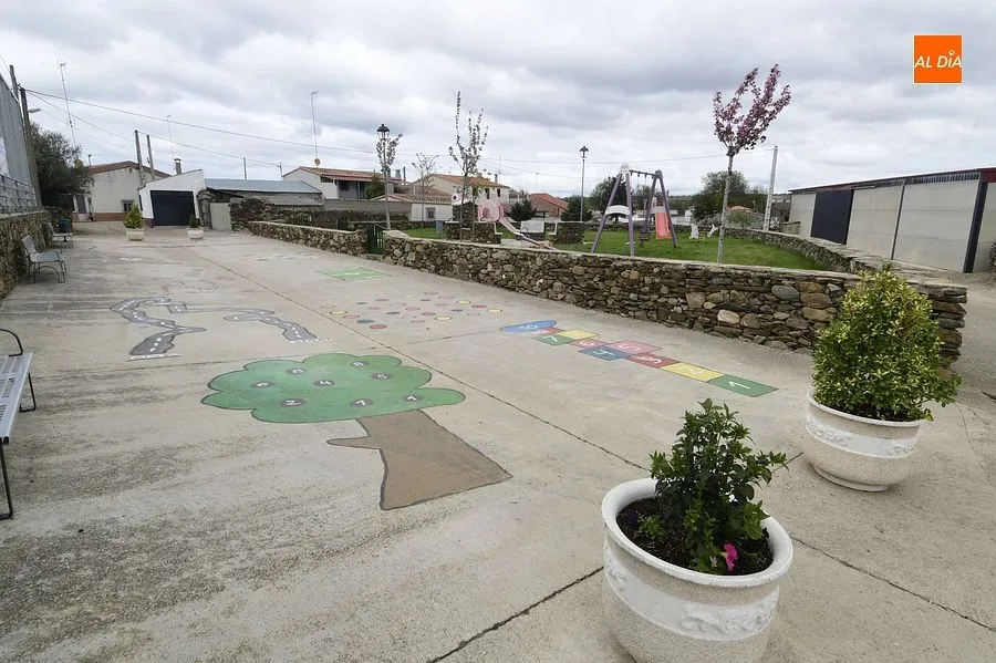 Zona infantil y calle peatonal destinada a los más pequeños