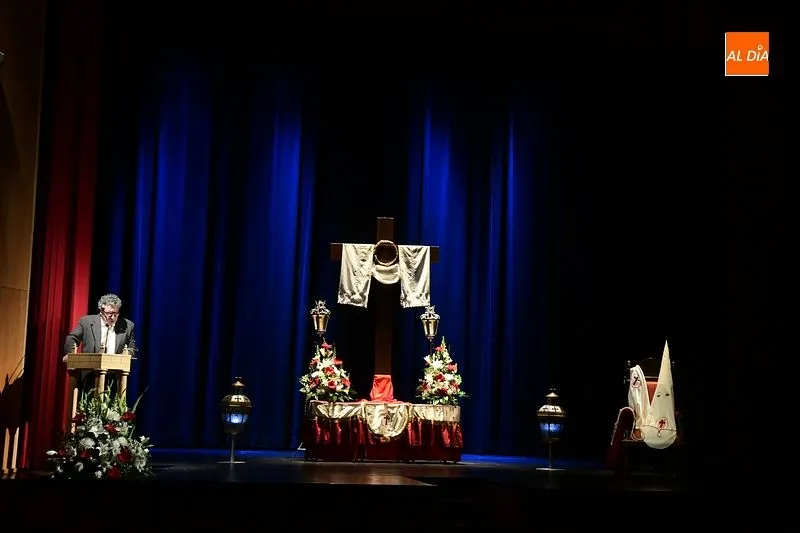 Foto 7 - Carlos Garc&iacute;a Medina hace un repaso hist&oacute;rico por las siete cofrad&iacute;as mirobrigenses