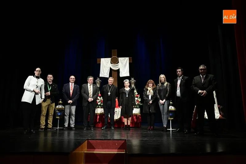 Presidentes de cofradías junto al pregonero y Obispo de Ciudad Rodrigo/ Foto: Adrián M. Pastor