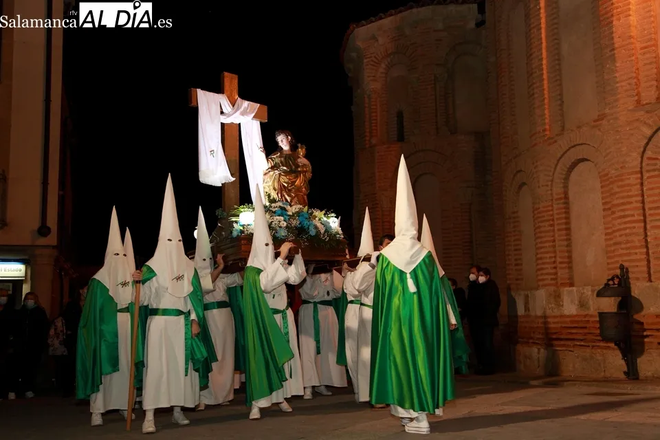 Foto 16 - Procesi&oacute;n de la Cofrad&iacute;a de la Cruz y del Amor en la noche del Mi&eacute;rcoles Santo