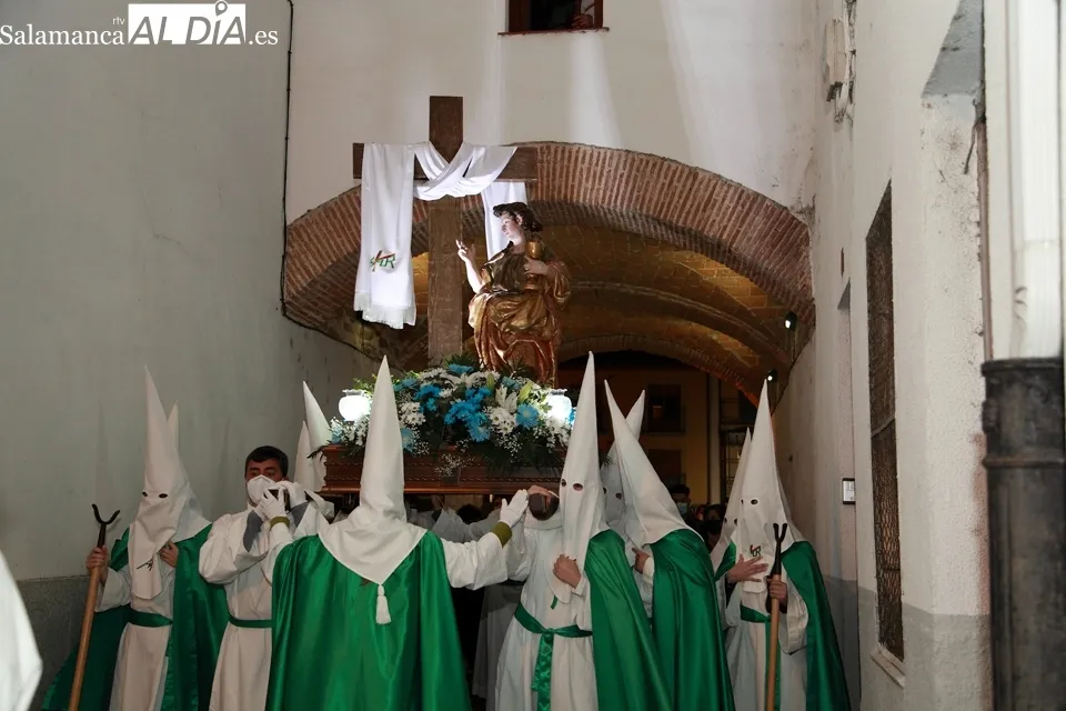 Foto 12 - Procesi&oacute;n de la Cofrad&iacute;a de la Cruz y del Amor en la noche del Mi&eacute;rcoles Santo
