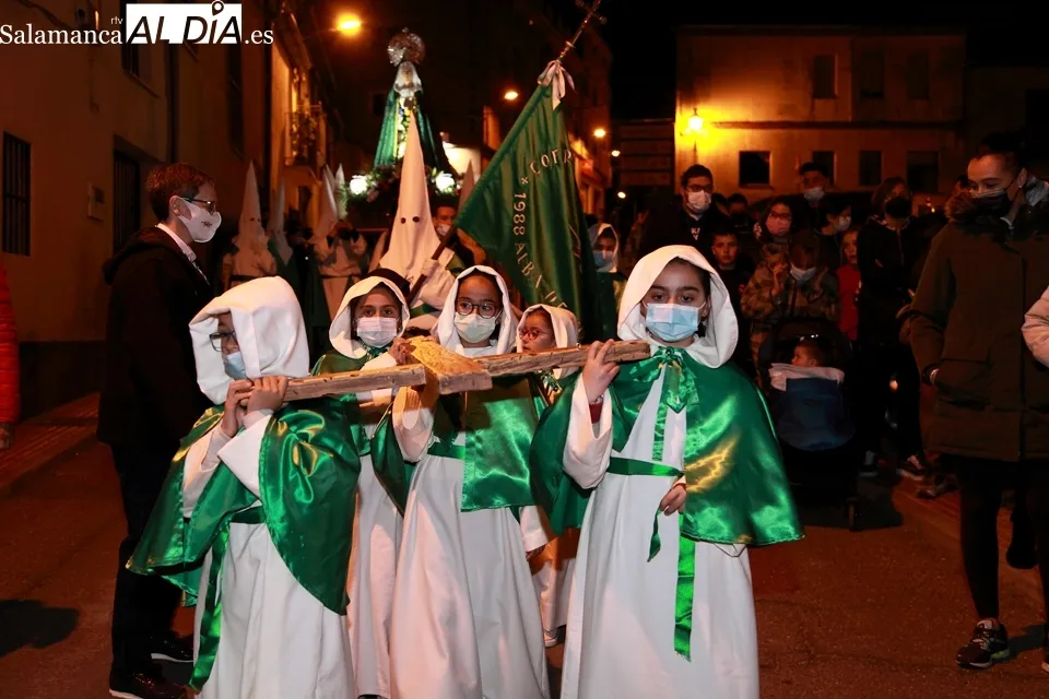Foto 9 - Procesi&oacute;n de la Cofrad&iacute;a de la Cruz y del Amor en la noche del Mi&eacute;rcoles Santo