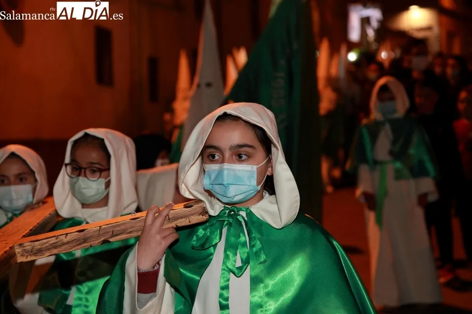 Foto 8 - Procesi&oacute;n de la Cofrad&iacute;a de la Cruz y del Amor en la noche del Mi&eacute;rcoles Santo