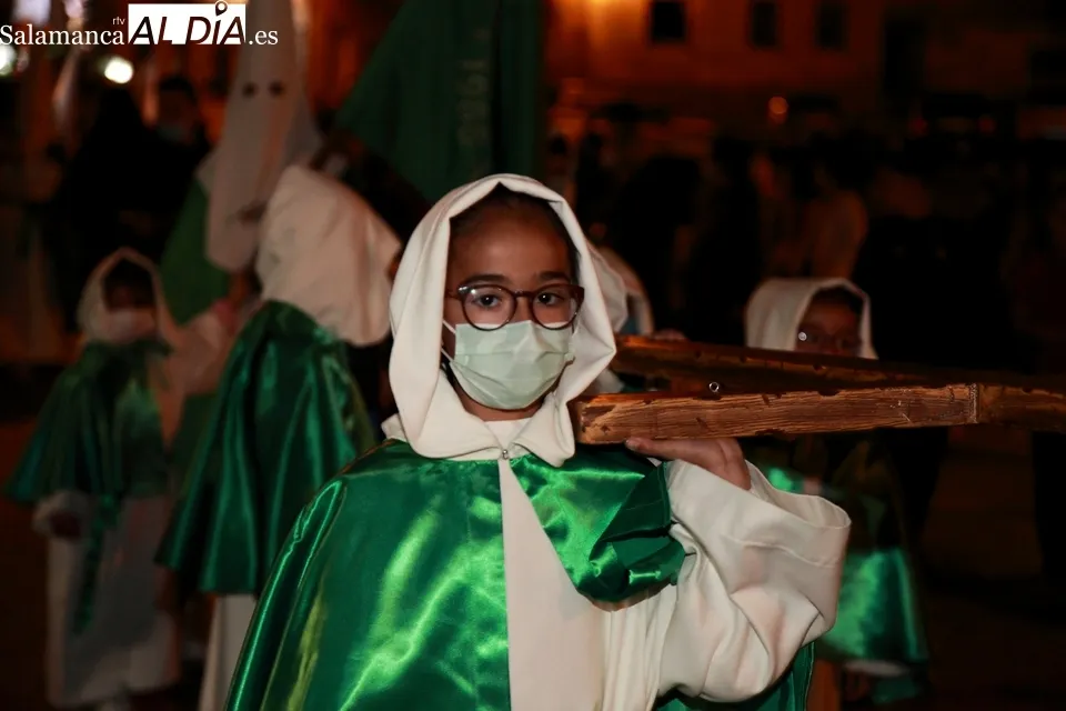 Foto 7 - Procesi&oacute;n de la Cofrad&iacute;a de la Cruz y del Amor en la noche del Mi&eacute;rcoles Santo