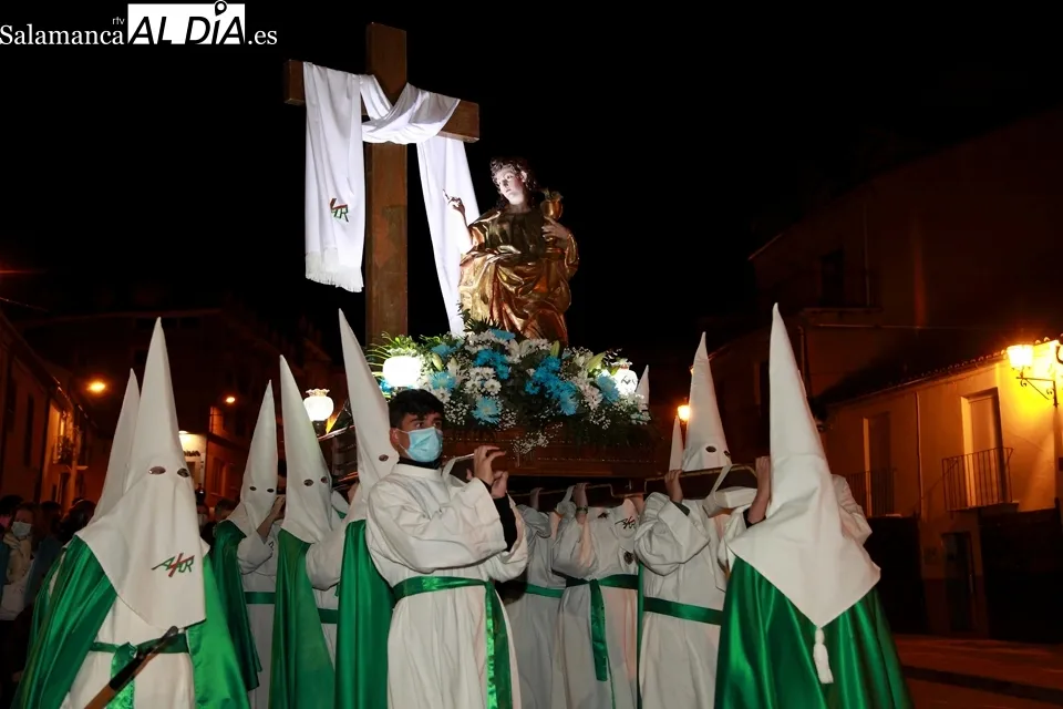 Foto 6 - Procesi&oacute;n de la Cofrad&iacute;a de la Cruz y del Amor en la noche del Mi&eacute;rcoles Santo