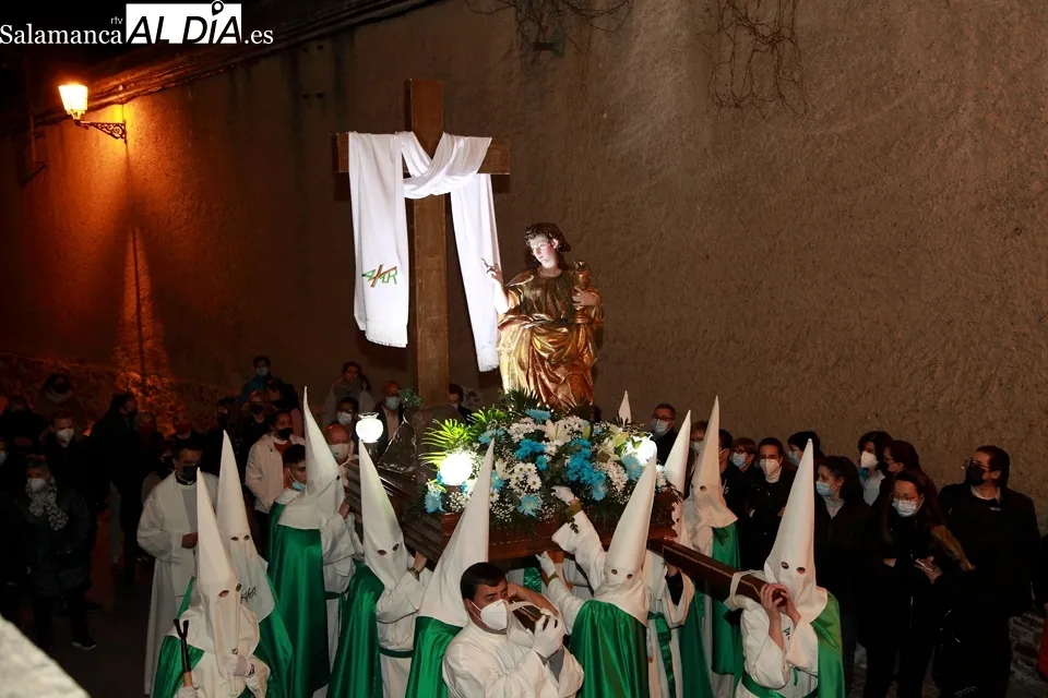 Foto 4 - Procesi&oacute;n de la Cofrad&iacute;a de la Cruz y del Amor en la noche del Mi&eacute;rcoles Santo