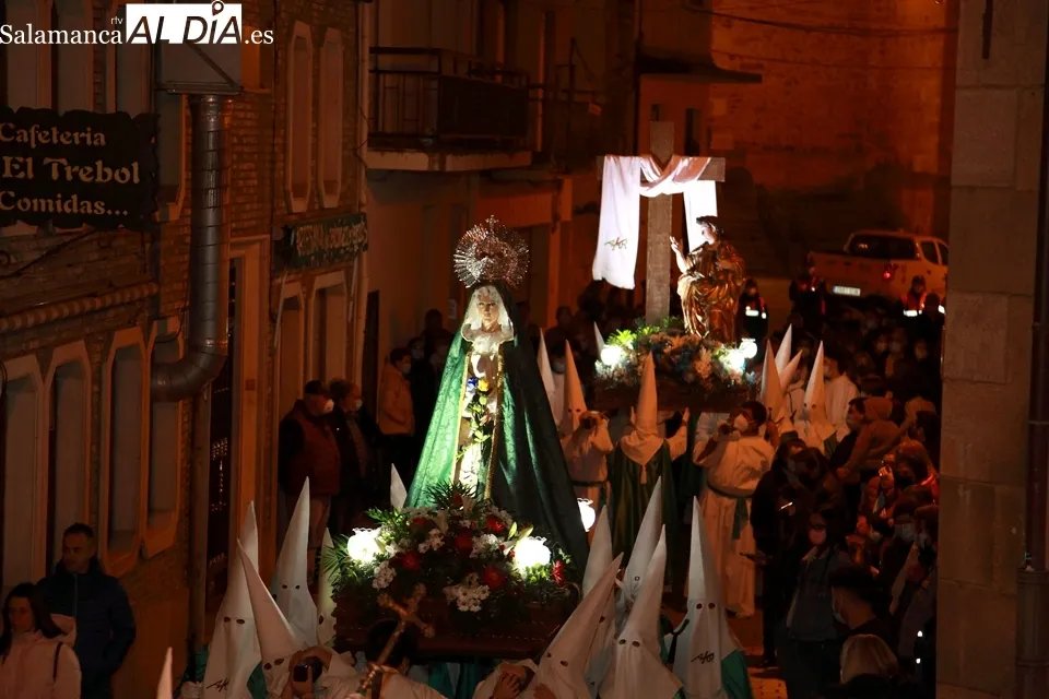 Foto 3 - Procesi&oacute;n de la Cofrad&iacute;a de la Cruz y del Amor en la noche del Mi&eacute;rcoles Santo