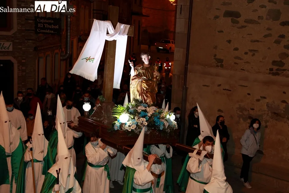Foto 2 - Procesi&oacute;n de la Cofrad&iacute;a de la Cruz y del Amor en la noche del Mi&eacute;rcoles Santo