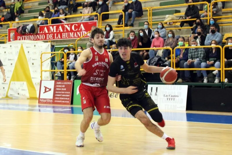 Foto 4 - El CB Tormes pierde ante el Obradoiro, segundo clasificado (64-67)