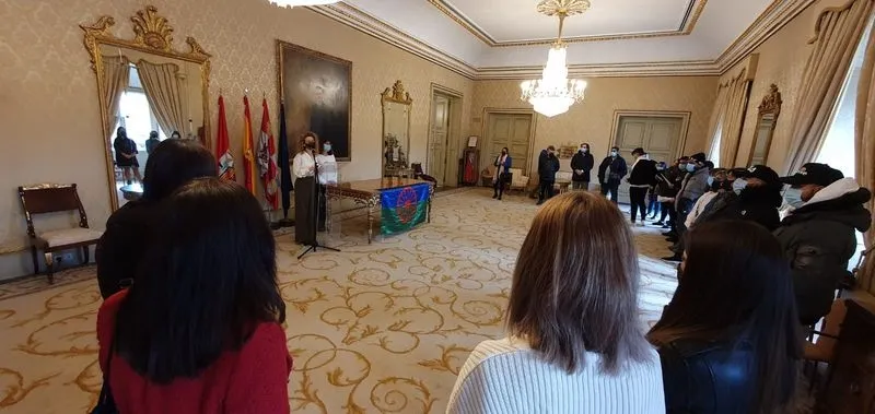 La concejala de Familia e Igualdad de Oportunidades, Ana Suárez, en el Consistorio, en su encuentro con una representación de la Fundación Secretariado Gitano