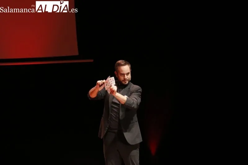 Actuación del mago Jorge Blass en Salamanca - Fotos: David Sañudo