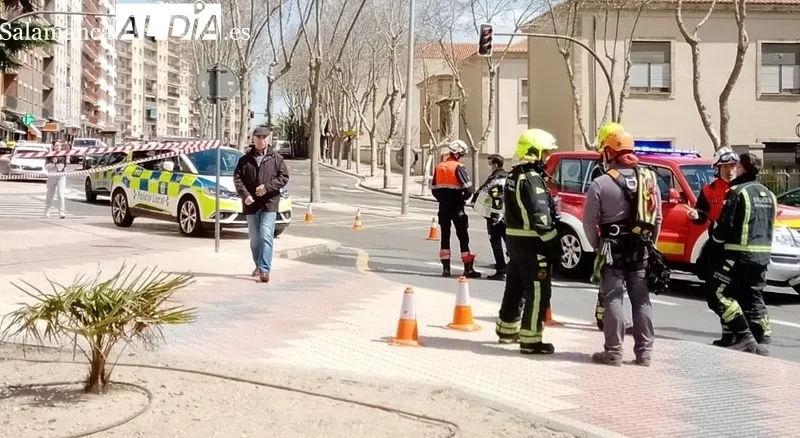 Despliegue de los Bomberos junto al Virgen de la Vega