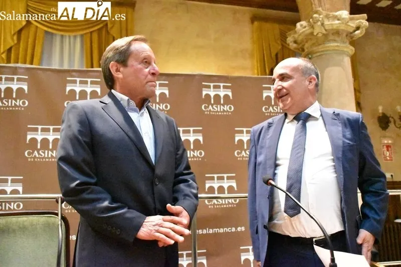 Charla en Juan Pedro Medina, director general de Política Agraria Comunitaria en Castilla y León, en el Casino de Salamanca. Foto de Vanesa Martins