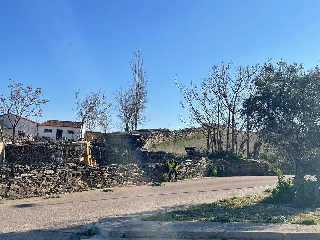 Foto 2 - Nuevos trabajos en materia de mantenimiento de infraestructuras y edificios municipales