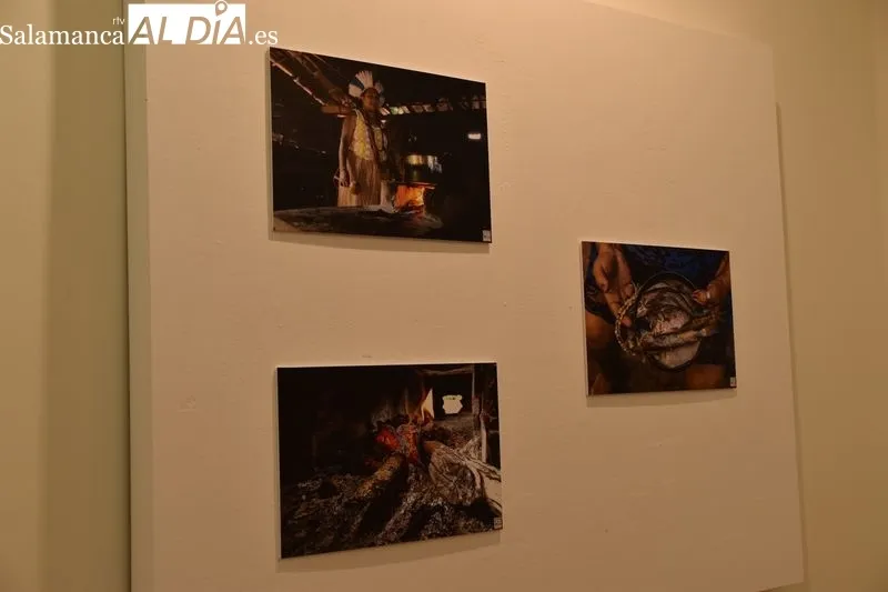 Exposición fotográfica “IANDÊ Á’TÁ JOAJU – ¡Juntos somos fuertes!”, de Marcos Vieira, en la Sala de Exposiciones del Palacio Maldonado. Foto de Vanesa Martins