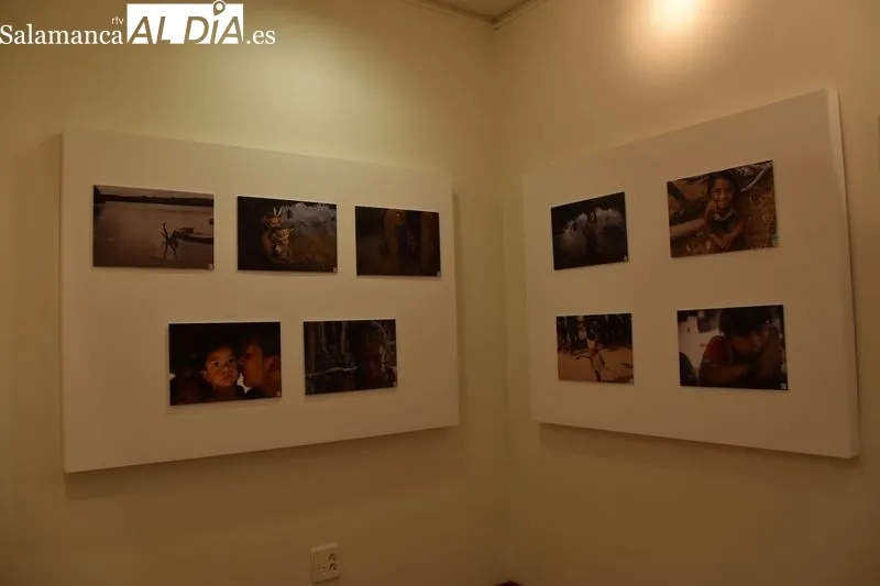 Exposición fotográfica “IANDÊ Á’TÁ JOAJU – ¡Juntos somos fuertes!”, de Marcos Vieira, en la Sala de Exposiciones del Palacio Maldonado. Foto de Vanesa Martins