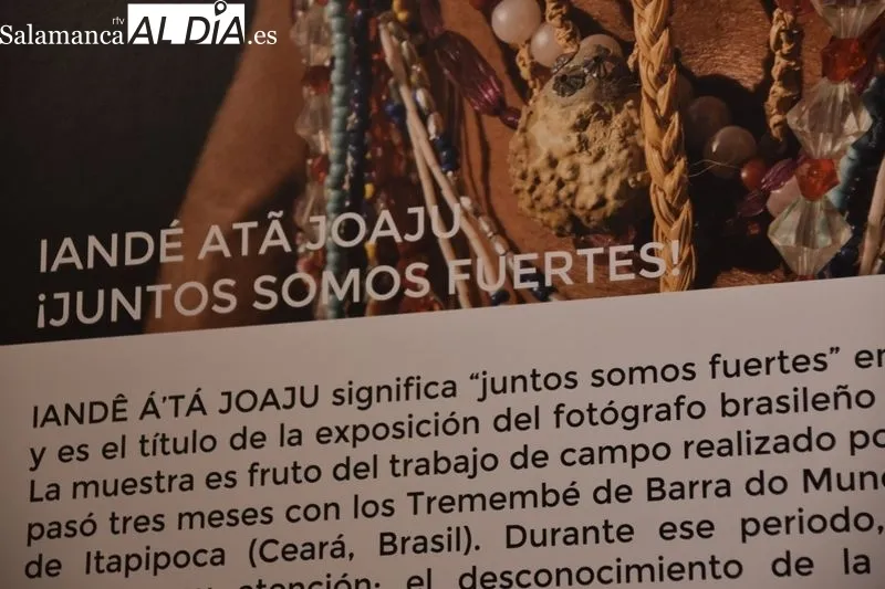 Exposición fotográfica “IANDÊ Á’TÁ JOAJU – ¡Juntos somos fuertes!”, de Marcos Vieira, en la Sala de Exposiciones del Palacio Maldonado. Foto de Vanesa Martins