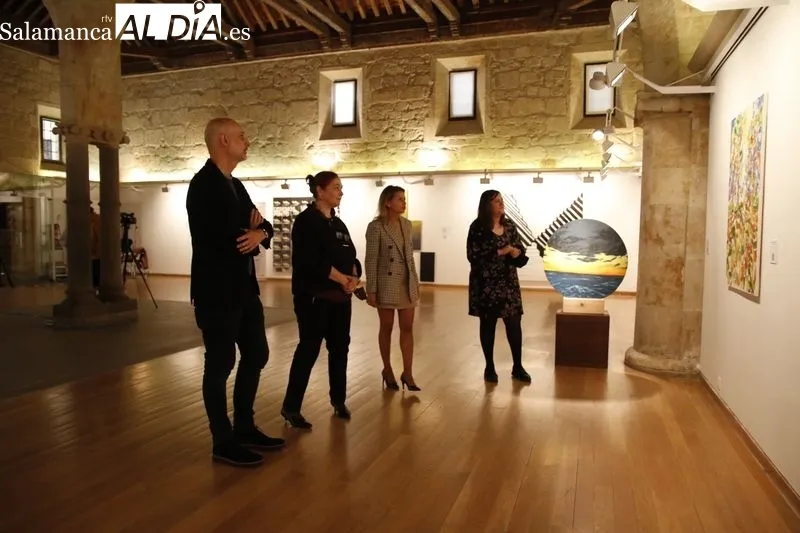 Exposición ‘Un viaje con retorno’ en la Sala de Exposiciones del Patio de Escuelas Menores. Foto de David Sañudo