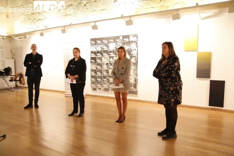 Exposición ‘Un viaje con retorno’ en la Sala de Exposiciones del Patio de Escuelas Menores. Foto de David Sañudo