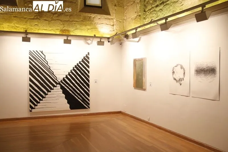 Exposición ‘Un viaje con retorno’ en la Sala de Exposiciones del Patio de Escuelas Menores. Foto de David Sañudo