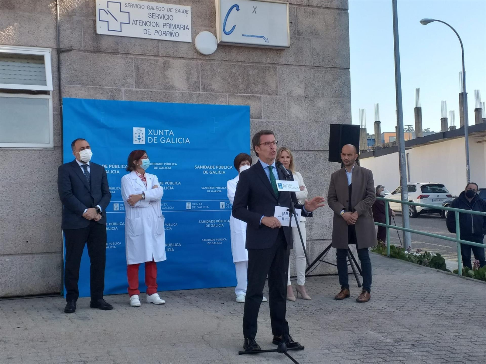  Alberto Núñez Feijóo en su visita un centro de salud en O Porriño (Pontevedra) | Foto de Europa Press