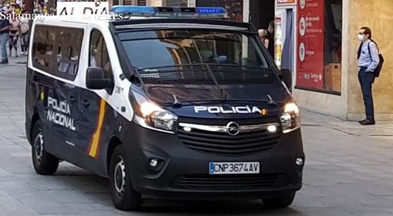 Foto de archivo de un vehículo de la Policía Nacional en una actuación anterior en Salamanca