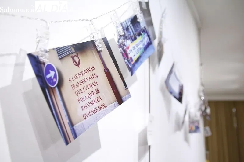 Exposición ‘Iguales, 25 años de lucha LGTBI  en Salamanca’ en el Espacio Joven. Foto de David Sañudo