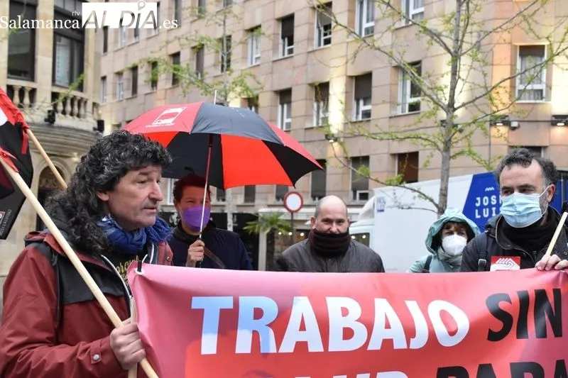 Concentración de la CGT en solidaridad por la muerte de un conductor de camión en la A-62 a la altura de Fuentes de Oñoro. Foto de Vanesa Martins