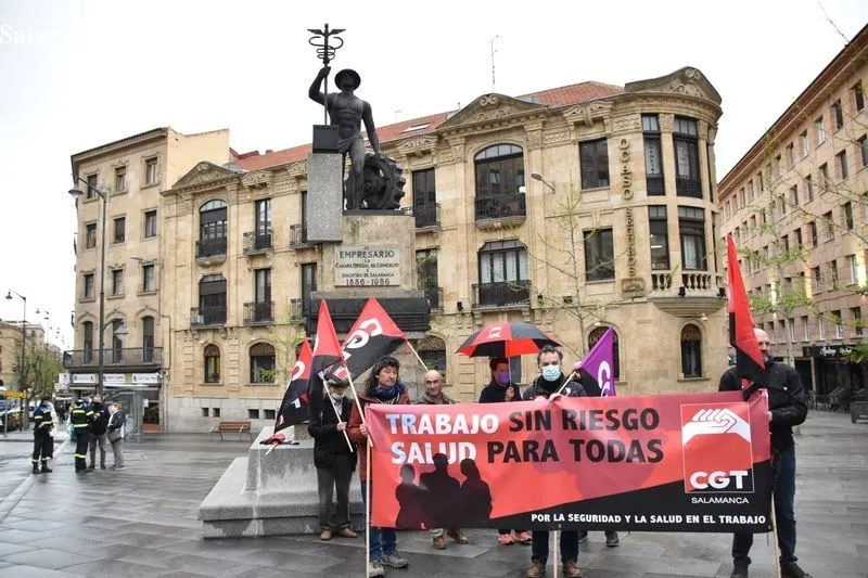 Concentración de la CGT en solidaridad por la muerte de un conductor de camión en la A-62 a la altura de Fuentes de Oñoro. Foto de Vanesa Martins