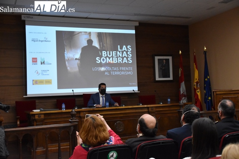 Presentación del documental 'Las buenas sombras. Los escoltas frente al terrorismo' en Salamanca. Fotos: Vanesa Martins