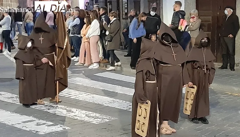 Foto 6 - La imagen titular de la Ser&aacute;fica Hermandad conoci&oacute; a su ciudad
