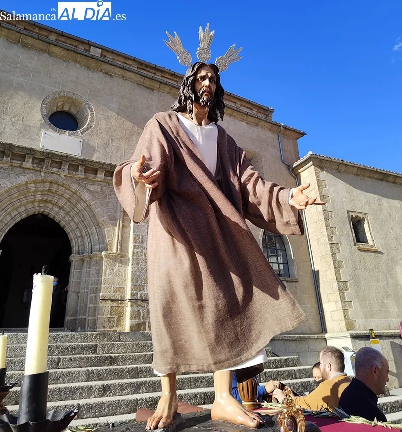 Foto 3 - La imagen titular de la Ser&aacute;fica Hermandad conoci&oacute; a su ciudad