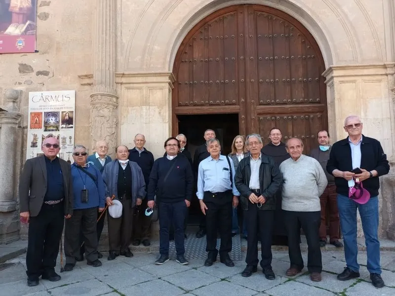 Foto 5 - El obispo de Salamanca y Ciudad Rodrigo visita la muestra 'Teresa de Jes&uacute;s: Mujer, Santa, Doctora'