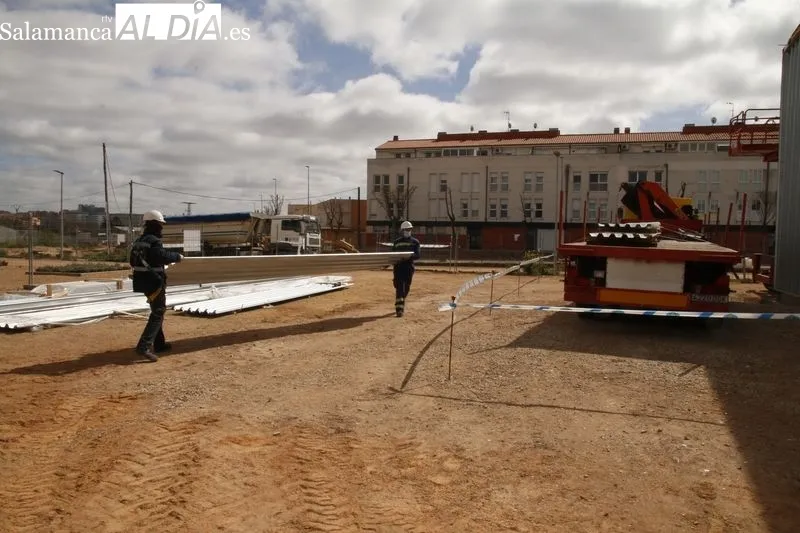 El alcalde de Salamanca, Carlos García Carbayo, visita las obras de desdoblamiento de la Avenida del Padre Ignacio Ellacuría y las obras de construcción de la Lonja de los Huertos Urbanos. Foto de David Sañudo