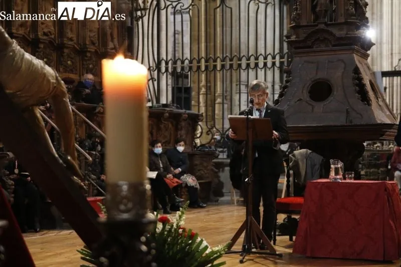 Acto Poeta ante la Cruz en la Catedral de Salamanca - Fotos: David Sañudo