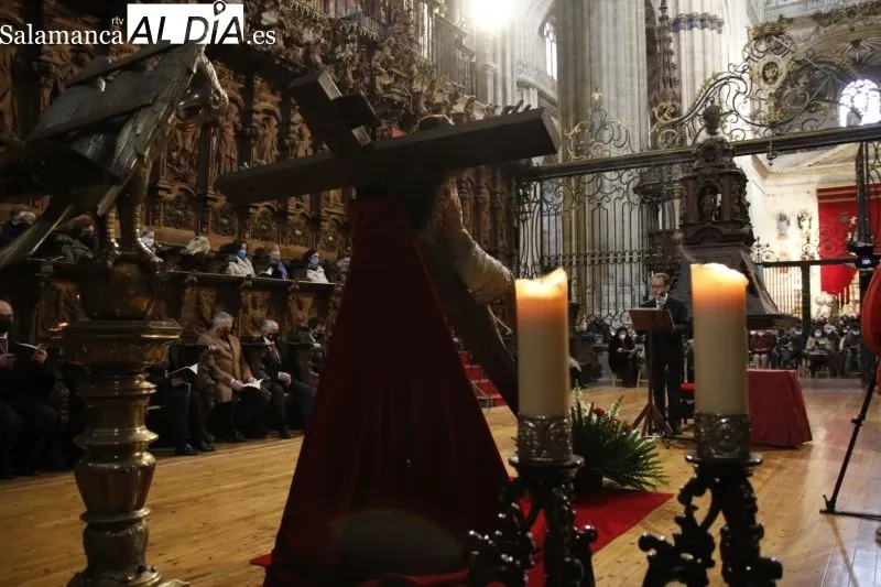 Acto Poeta ante la Cruz en la Catedral de Salamanca - Fotos: David Sañudo