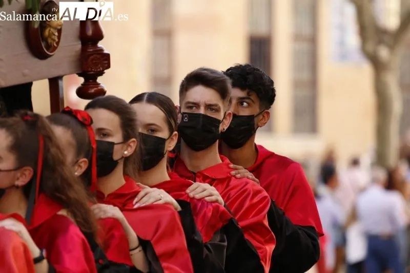Procesión de la Hermandad del Silencio en el barrio de Pizarrales - David Sañudo