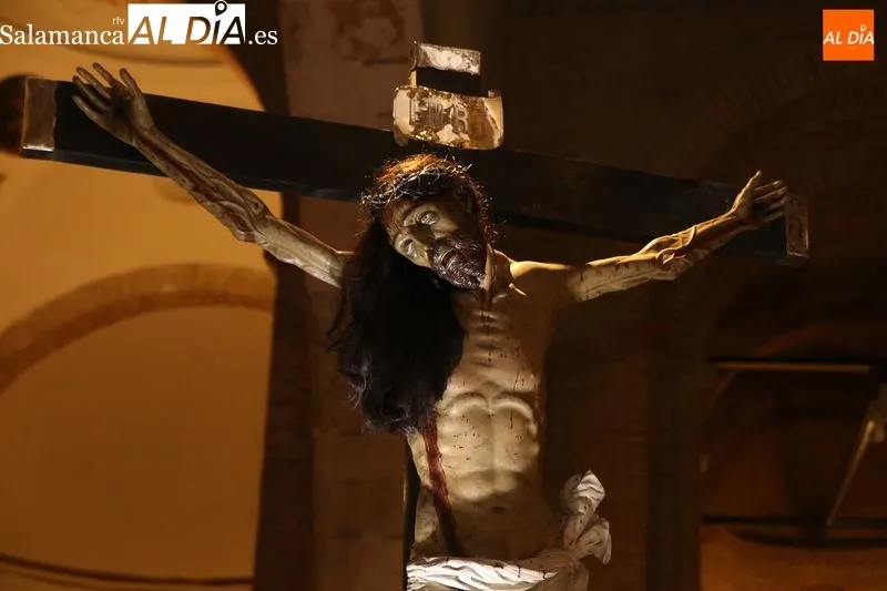 Foto 3 - El Cristo de la Salud expira su dolor en la noche del Martes Santo