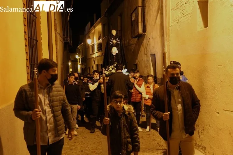 Foto 3 - La procesi&oacute;n del Silencio ti&ntilde;e de luto y silencio las calles de la villa ducal