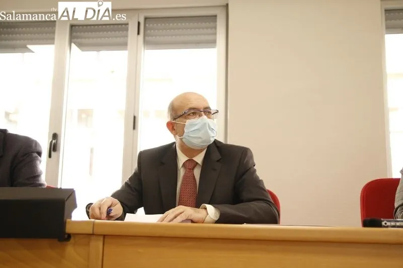 Homenaje a los profesores jubilados de la Facultad de Ciencias Químicas, Vicente Rives Arnau y Eladio Martín Mateos. Foto de David Sañudo