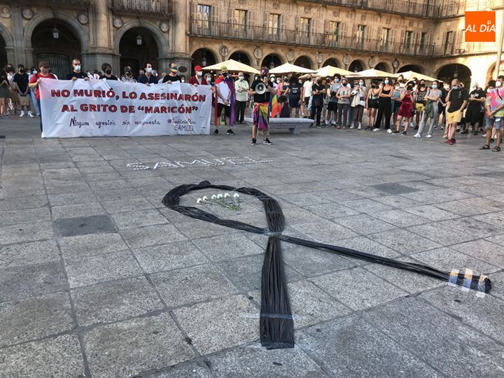 Concentración tras el crimen en la Plaza Mayor de Salamanca | Foto de aricho