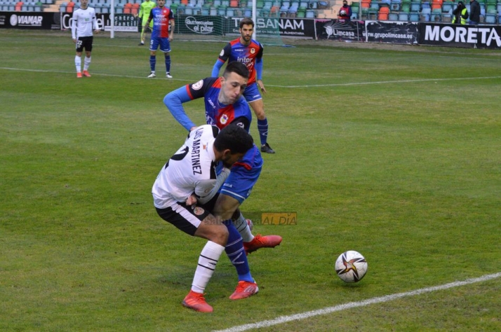 El Salamanca UDS afronta un partido decisivo por la permanencia en Langreo