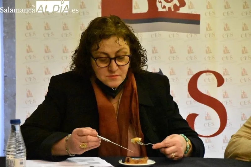 Presentación de las creaciones de los participantes en el V Concurso de Torrijas de Salamanca